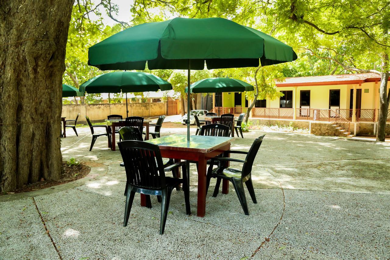 Malwathu Oya Caravan Park Bed & Breakfast Anuradhapura Exterior photo